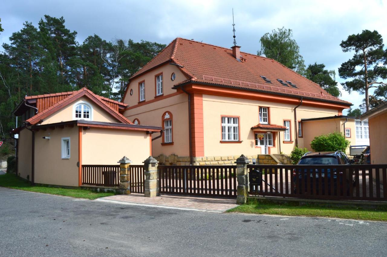 Splavsky Zamecek Apartment สตาเร สปลาวี ภายนอก รูปภาพ